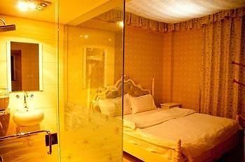 Lucky 5 Million Express Hotel Yuxi Kunming Eksteriør billede